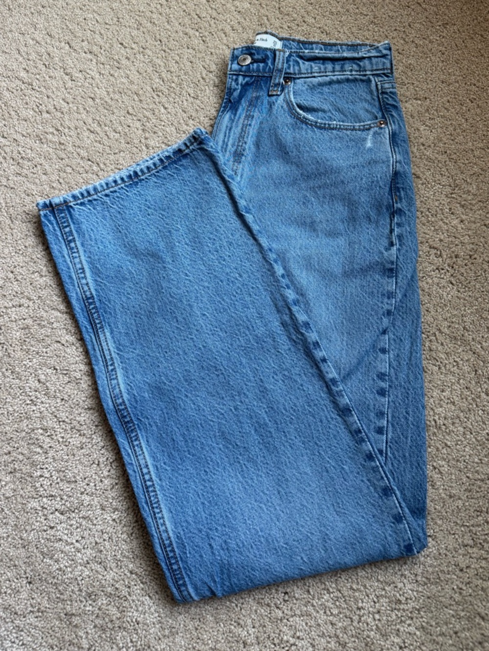 Abercrombie & Fitch - The loose High Rise jean. 25 LONG